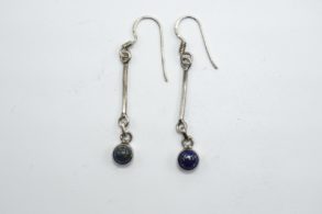 Boucles d’oreilles argentées et pierre lapis-lazuli