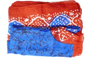 Foulard en soie rouge et bleu