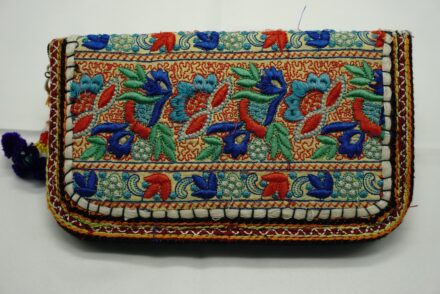 pochette brodée indienne