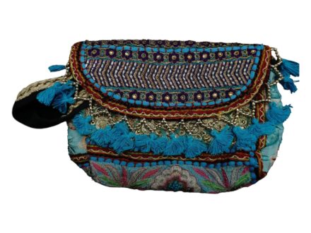 Sac bohème bleu brodé à pompons