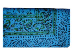 Foulard bleu en 100%soie à motifs verts et noir